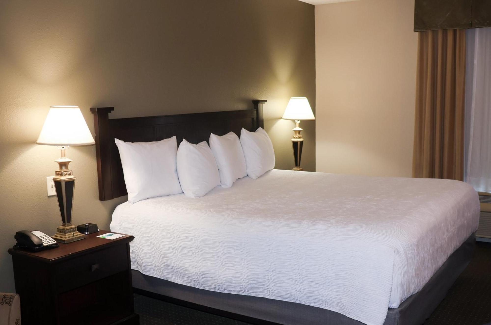 Hotel Wingate By Wyndham - Complimentary Area Shuttle 3*