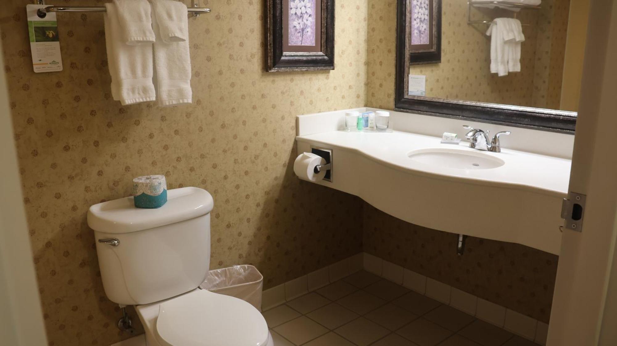 Hotel Wingate By Wyndham - Complimentary Area Shuttle