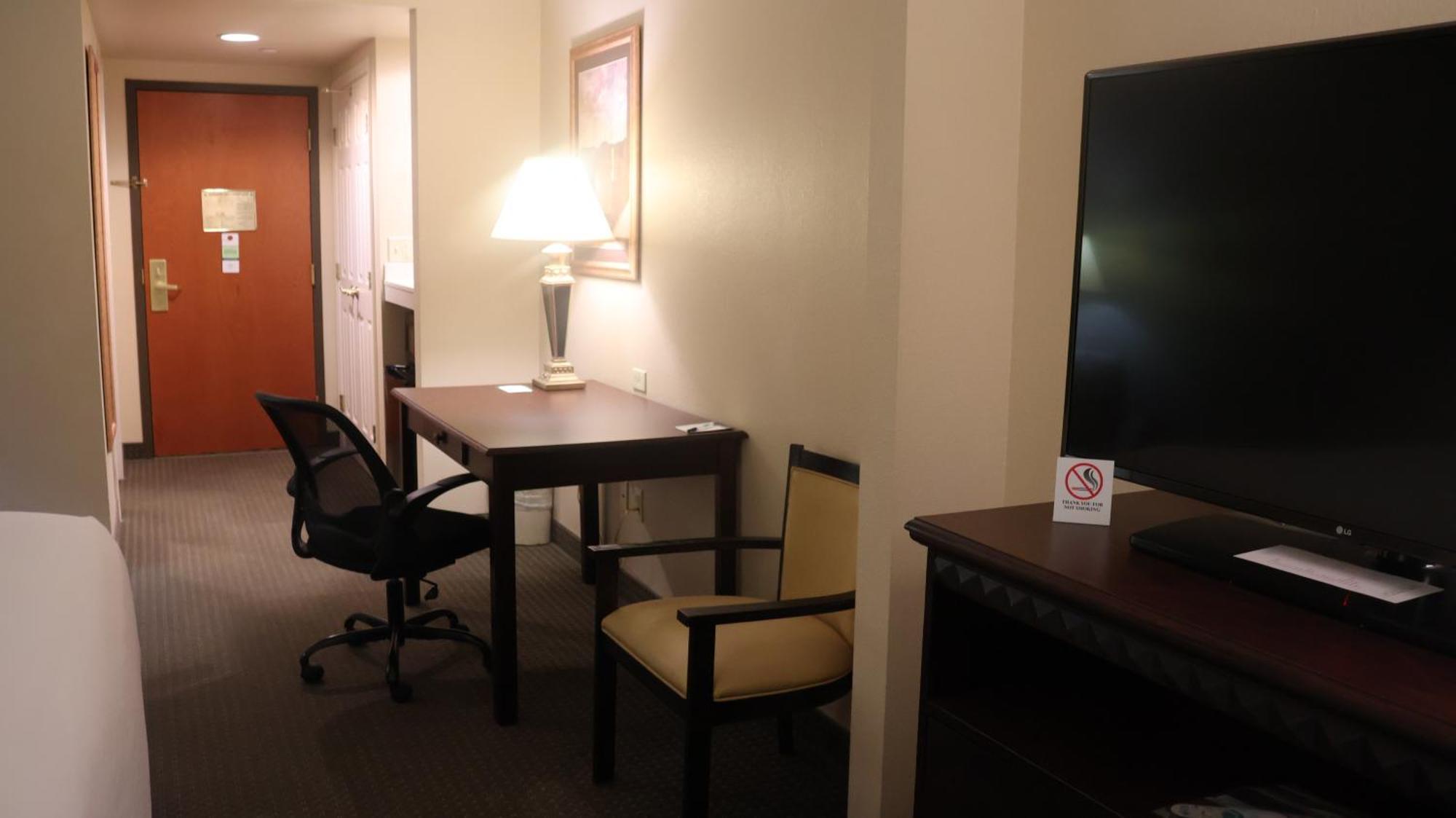 Wingate By Wyndham - Complimentary Area Shuttle Hotel