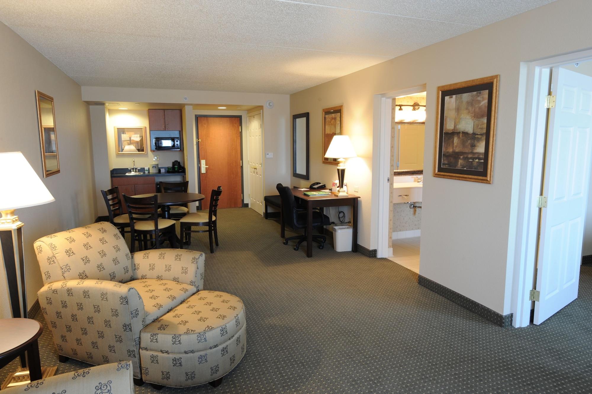 Hotel Wingate By Wyndham - Complimentary Area Shuttle