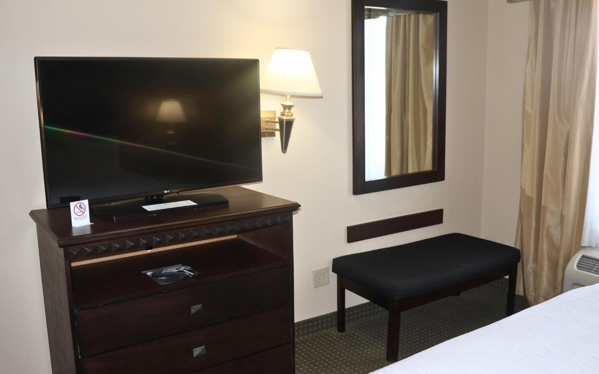 Wingate By Wyndham - Complimentary Area Shuttle Hotel 3*