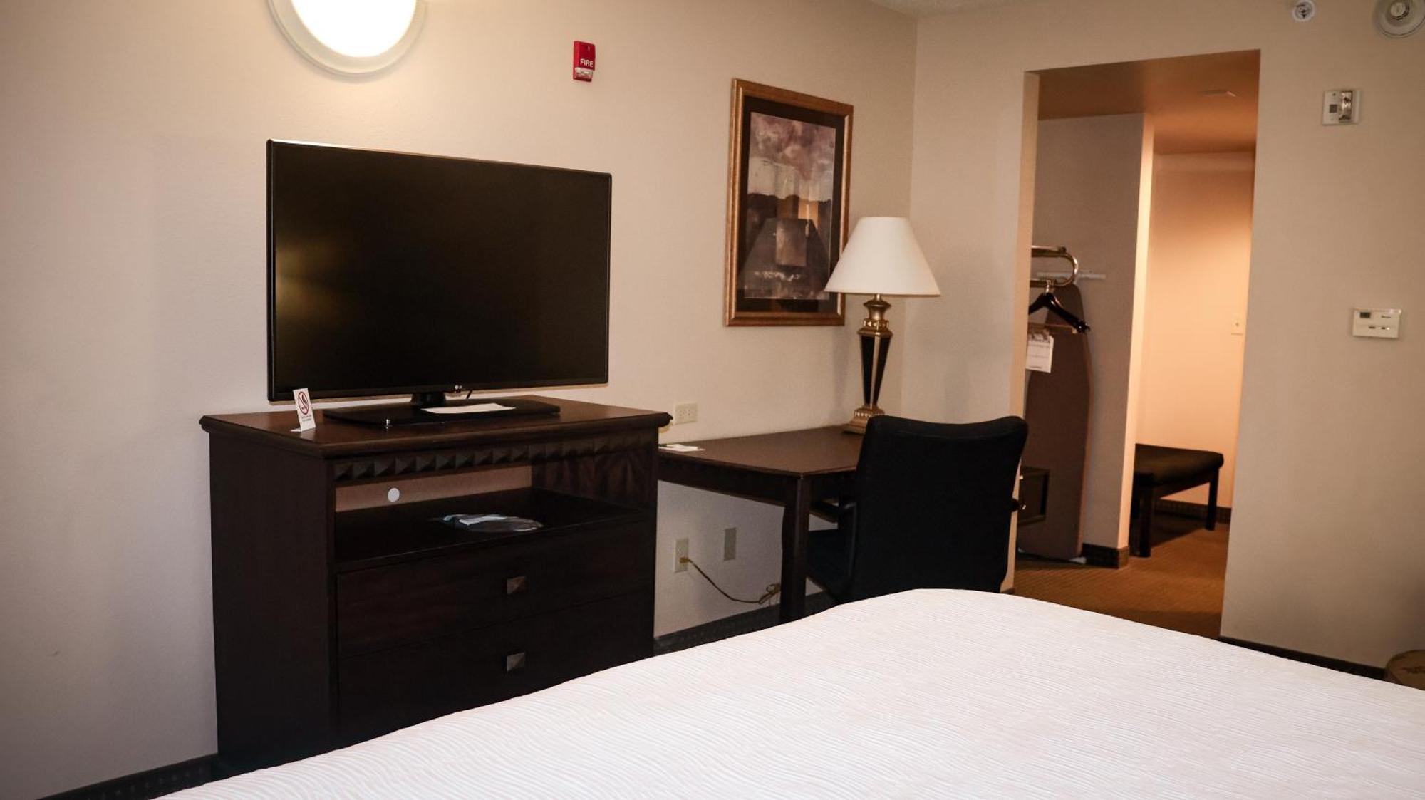 Wingate By Wyndham - Complimentary Area Shuttle Hotel 3*