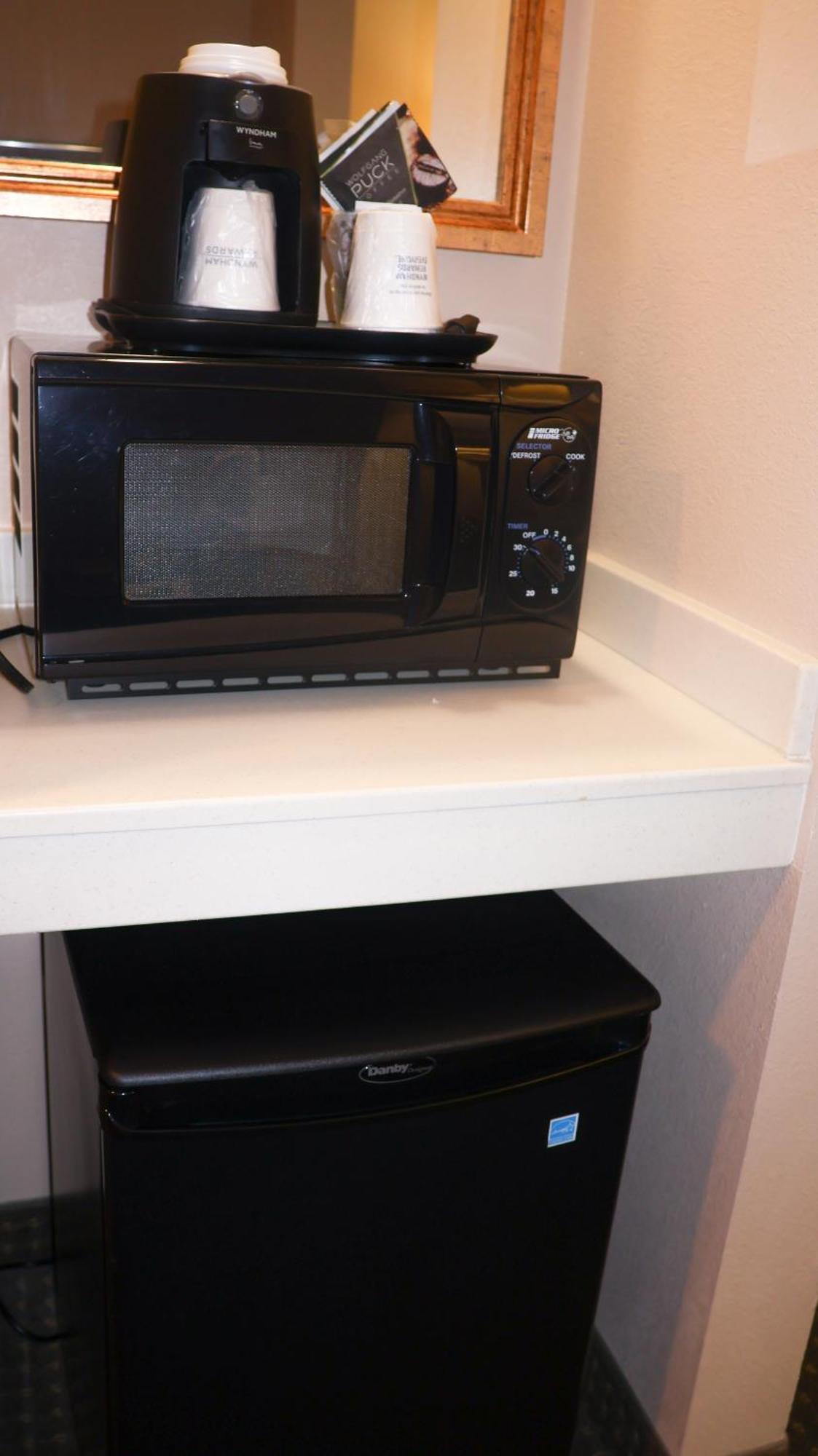 Wingate By Wyndham - Complimentary Area Shuttle