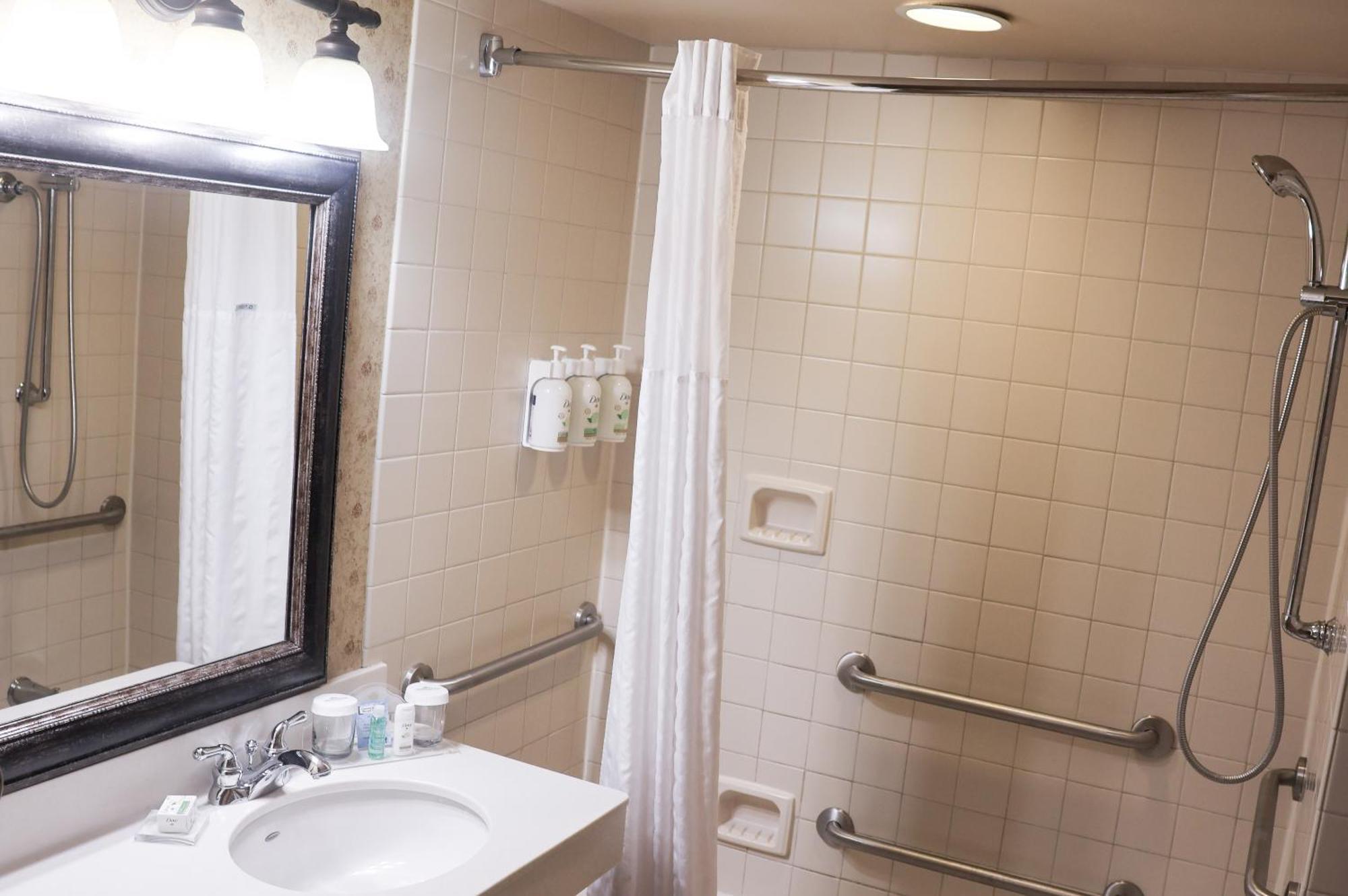 Wingate By Wyndham - Complimentary Area Shuttle Hotel 3*