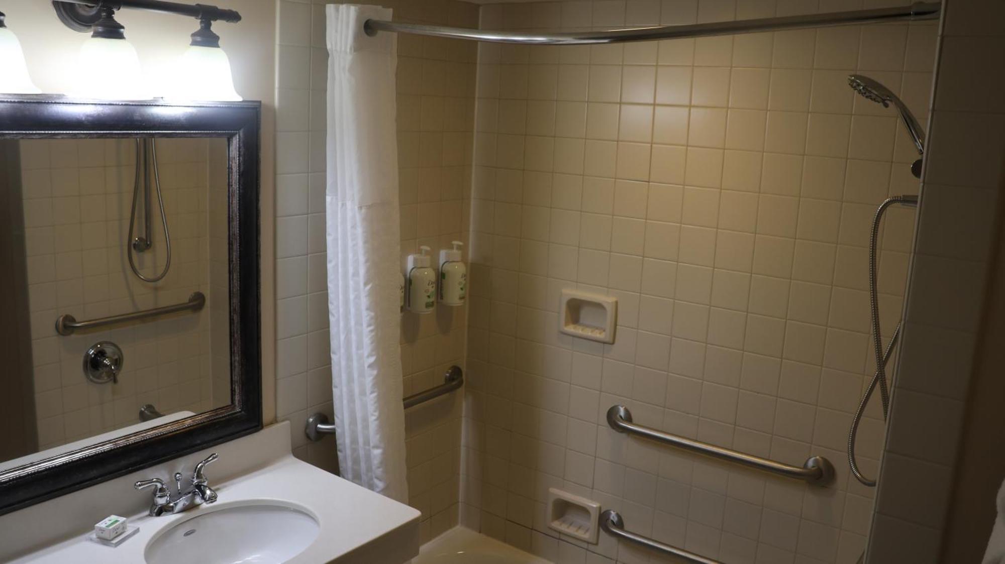 Wingate By Wyndham - Complimentary Area Shuttle Peoria