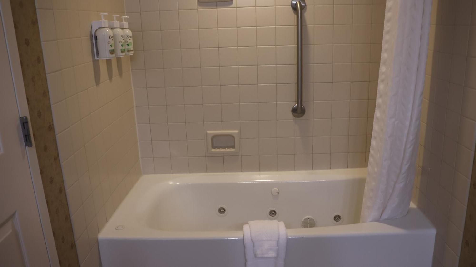 Wingate By Wyndham - Complimentary Area Shuttle 3*