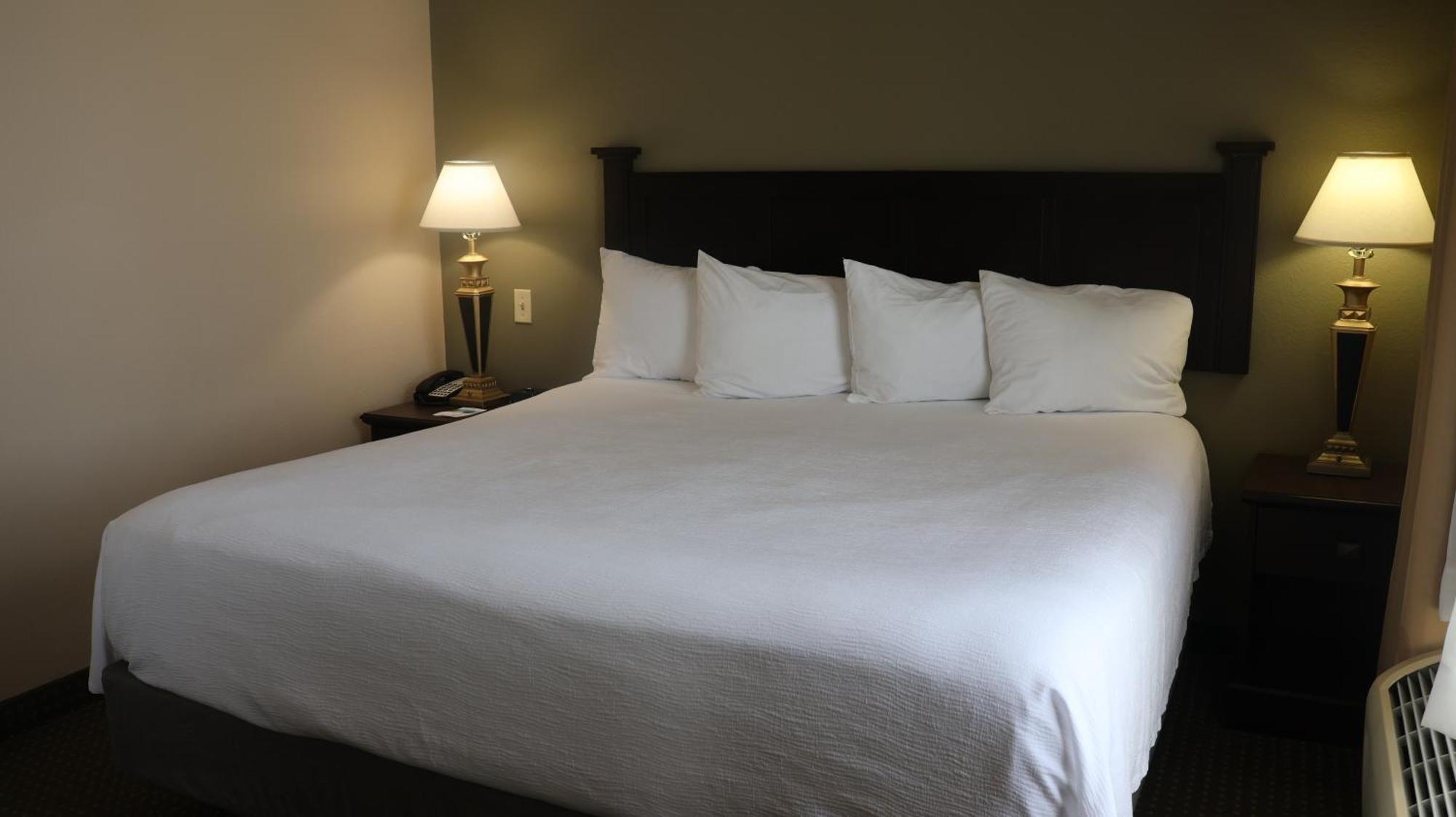 Wingate By Wyndham - Complimentary Area Shuttle