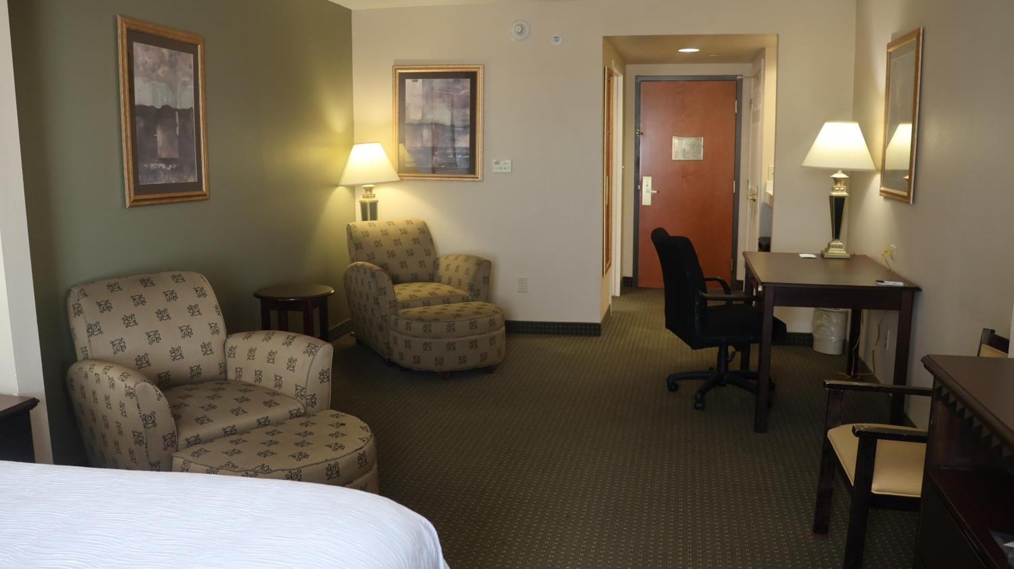 Wingate By Wyndham - Complimentary Area Shuttle
