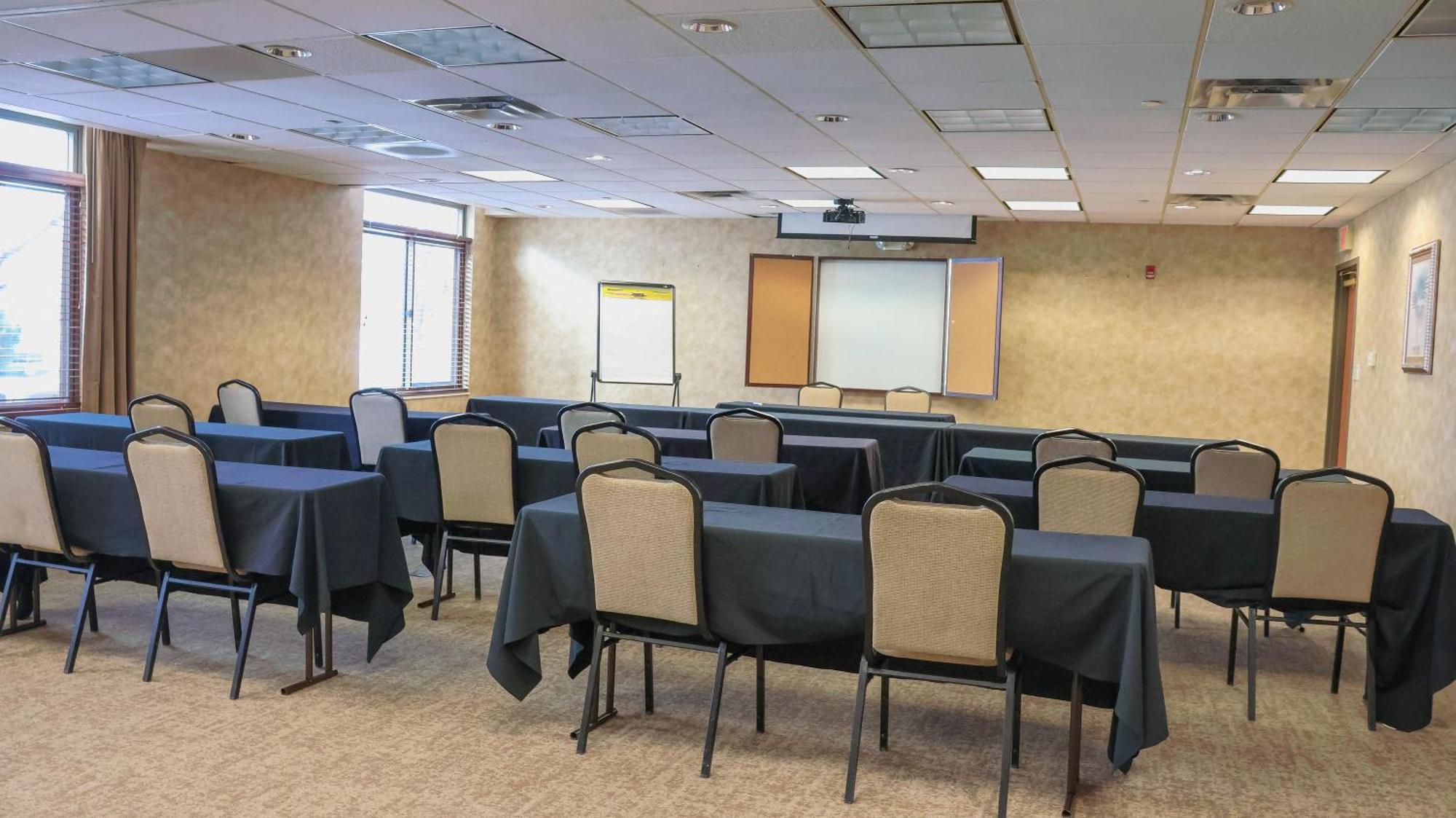 Wingate By Wyndham - Complimentary Area Shuttle