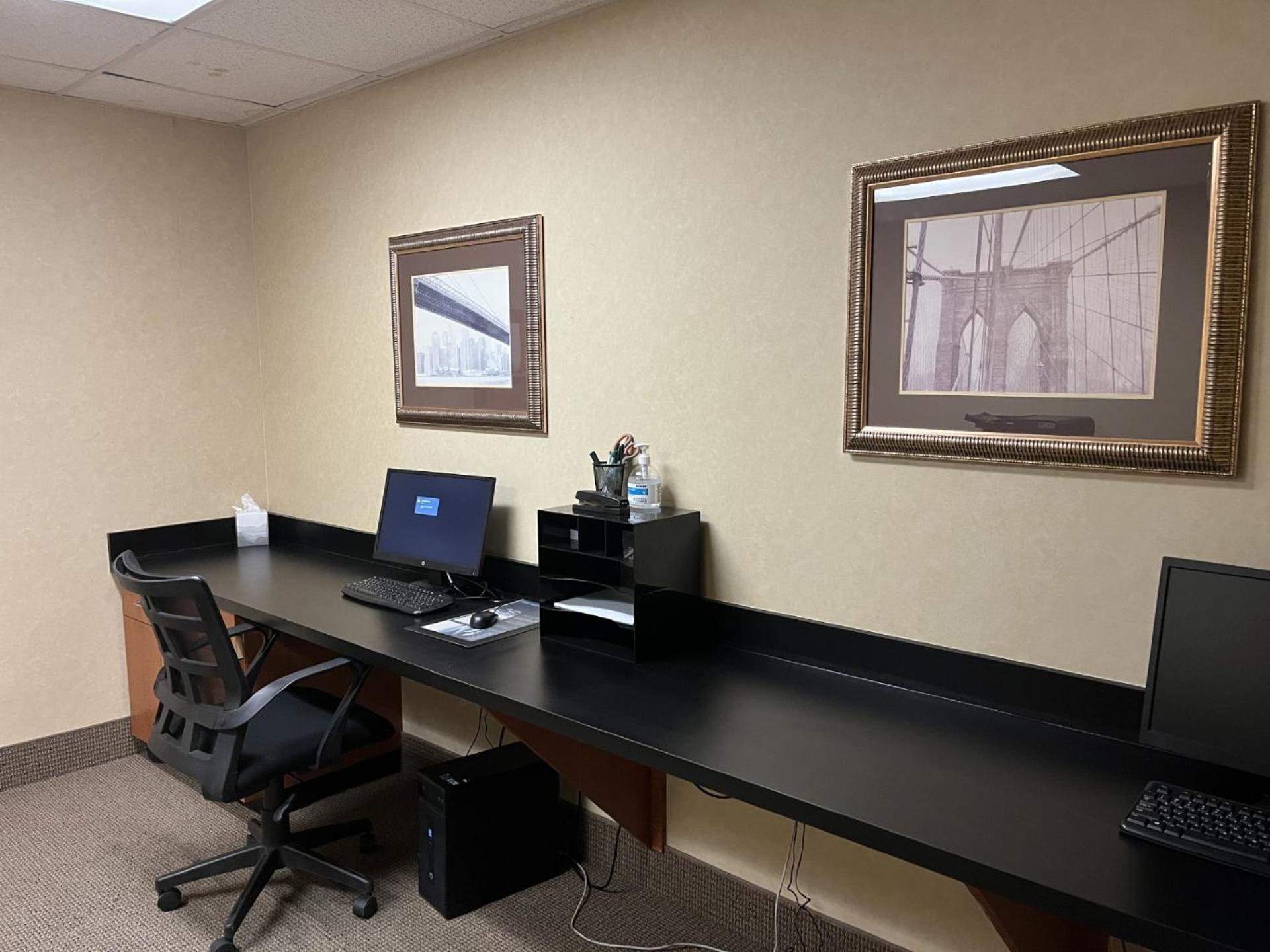 Wingate By Wyndham - Complimentary Area Shuttle